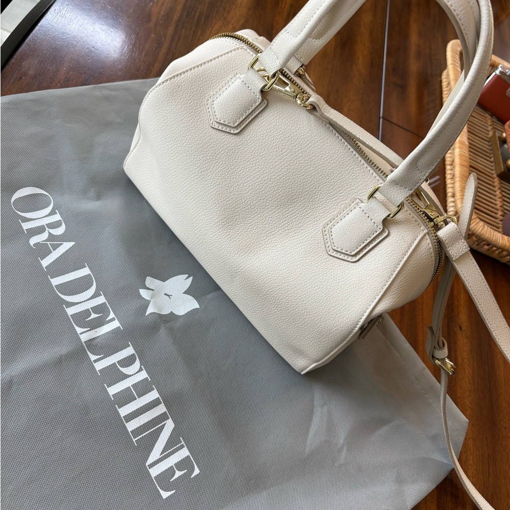 EUC Ora Delphine Satchel in Bone Pebbled Leather w/Dust Bag